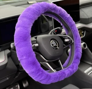 Huňatý poťah na volant Purple